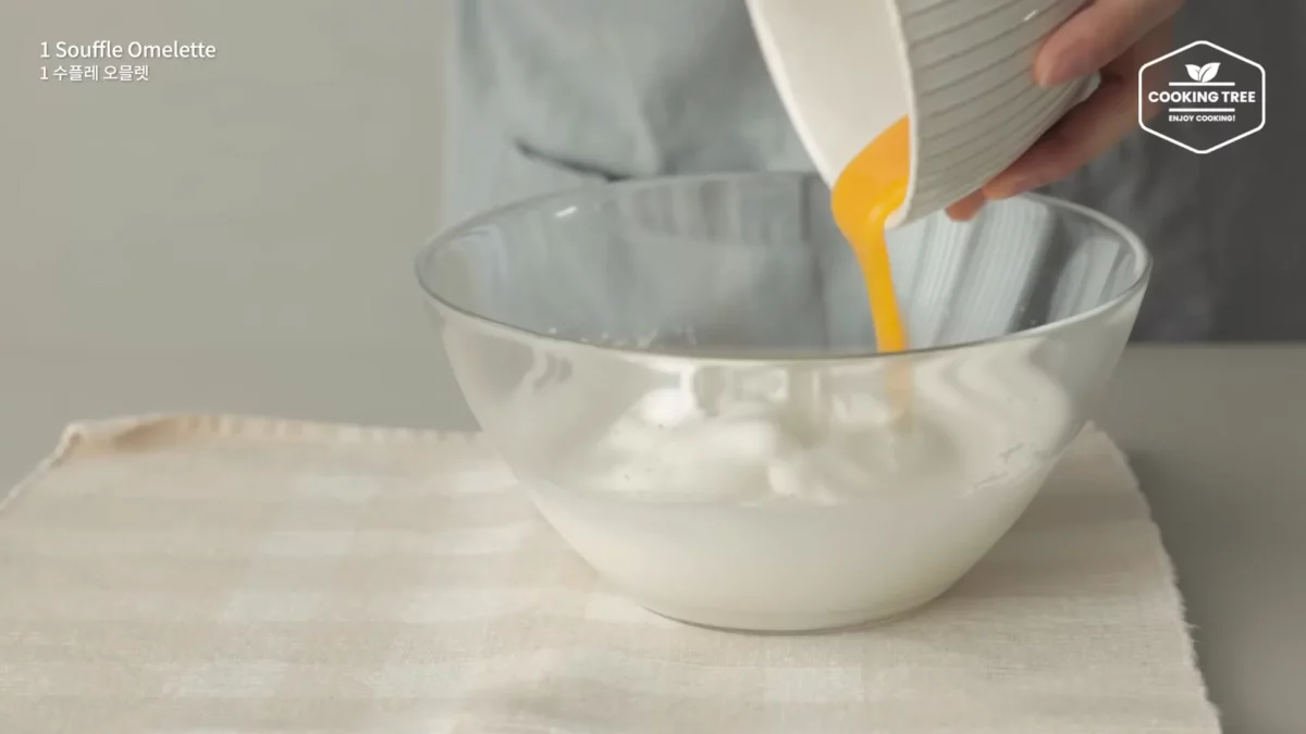 Ways to make Souffle Omelette with Eggs Easy Recipe