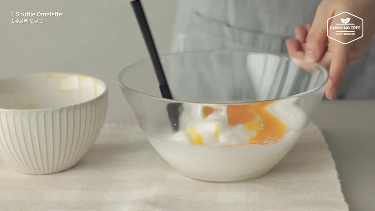 Ways to make Souffle Omelette with Eggs Easy Recipe