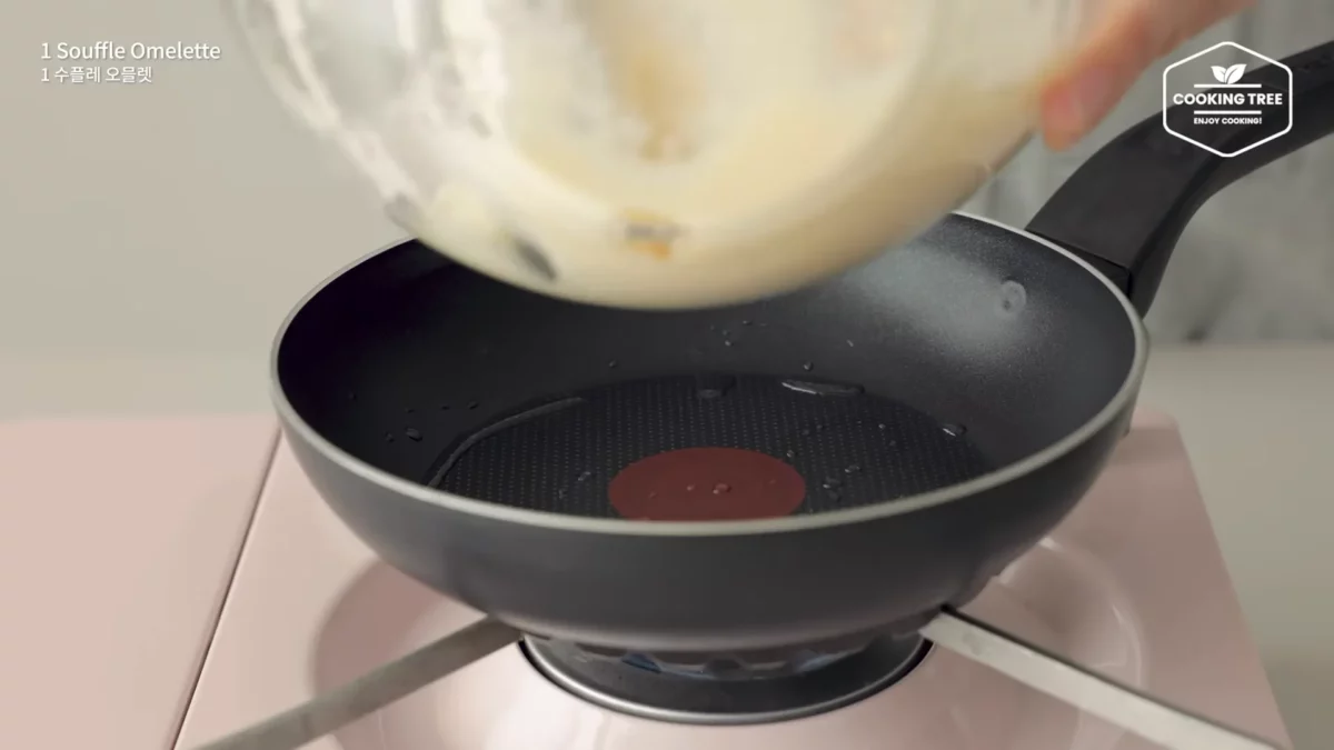 Ways to make Souffle Omelette with Eggs Easy Recipe