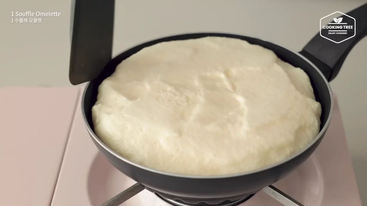 Ways to make Souffle Omelette with Eggs Easy Recipe