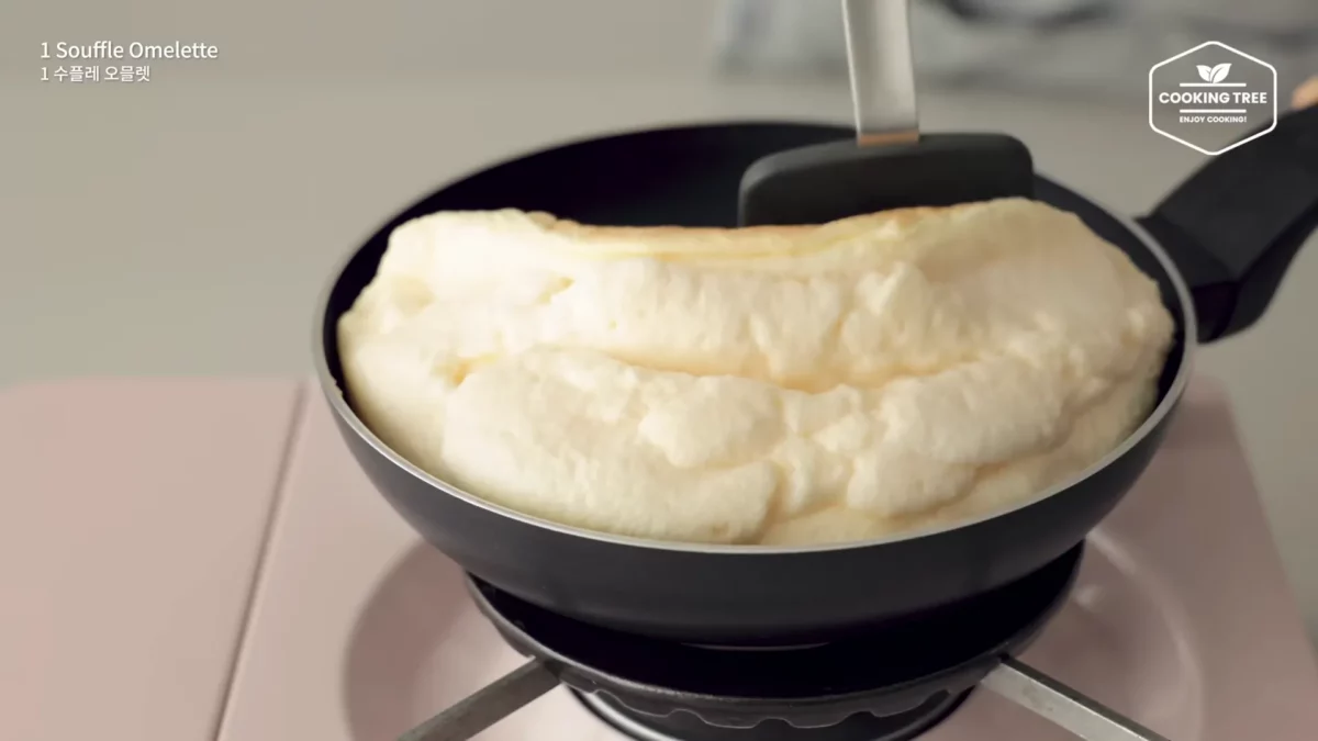 Ways to make Souffle Omelette with Eggs Easy Recipe