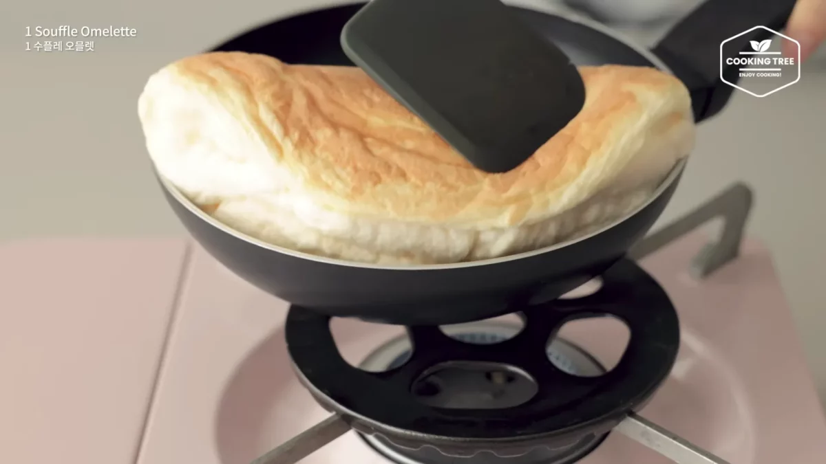 Ways to make Souffle Omelette with Eggs Easy Recipe