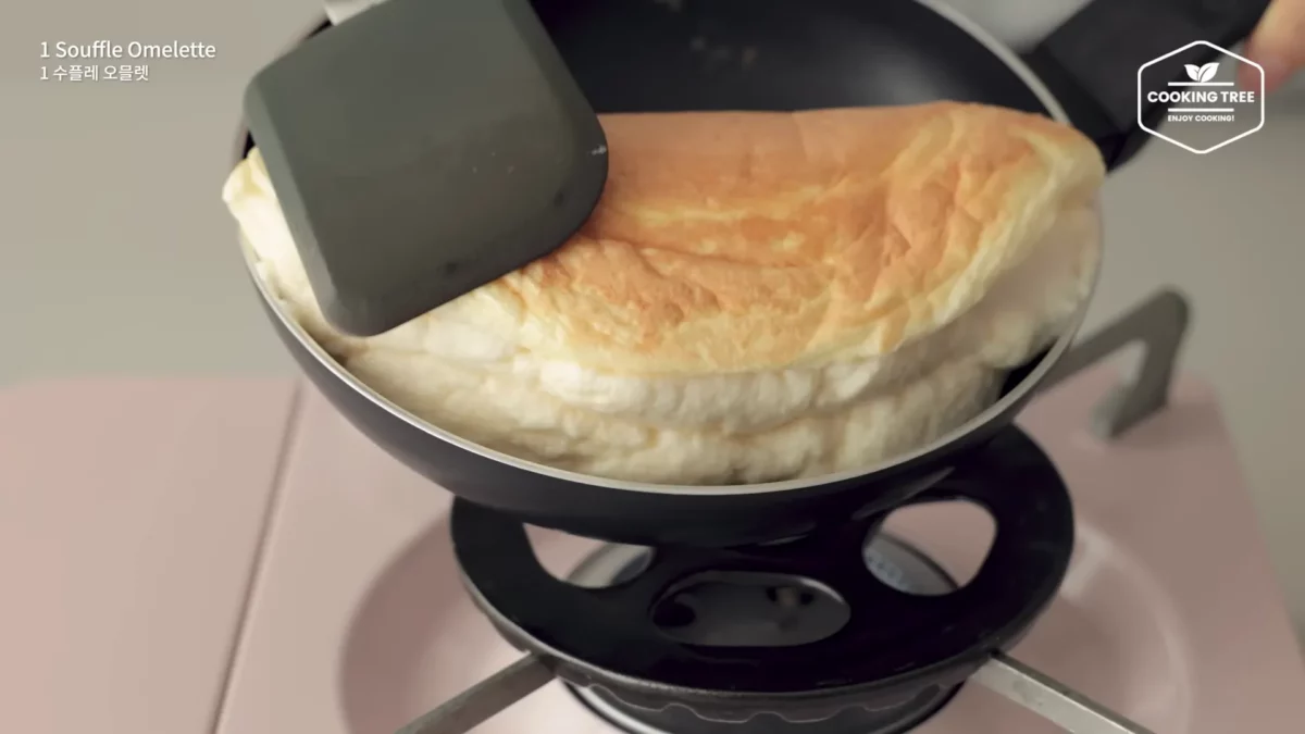 Ways to make Souffle Omelette with Eggs Easy Recipe