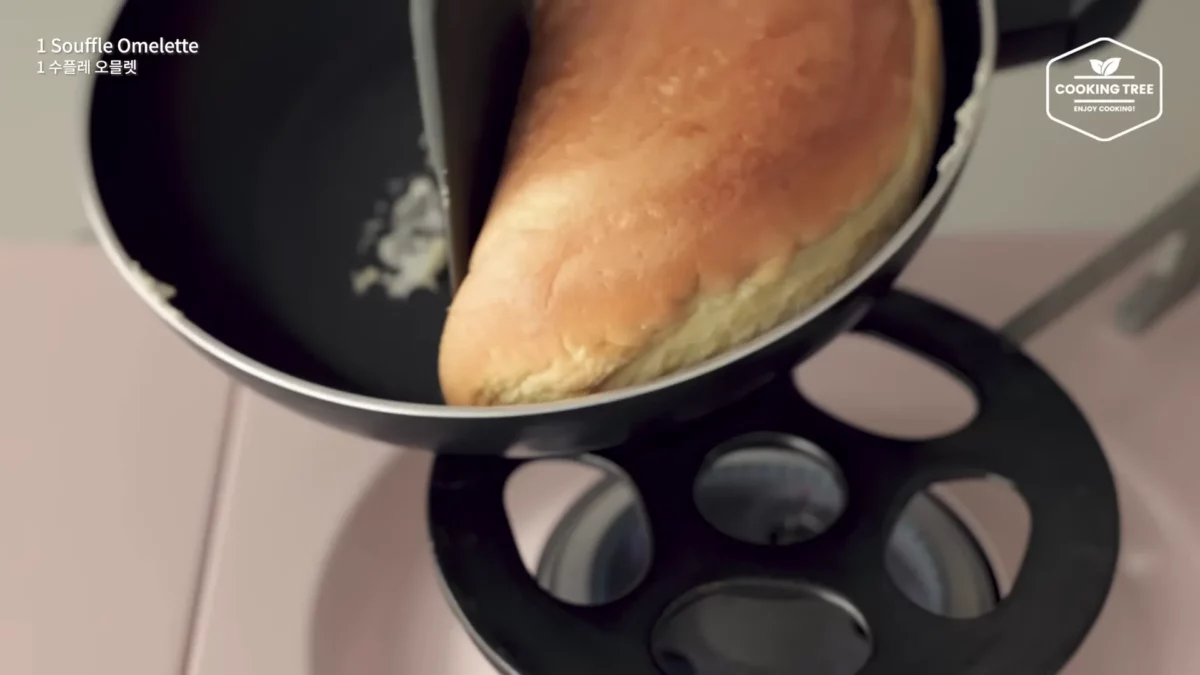 Ways to make Souffle Omelette with Eggs Easy Recipe