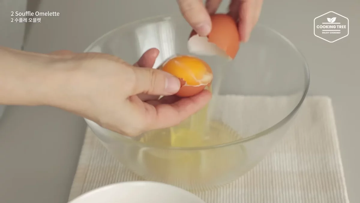 Ways to make Souffle Omelette with Eggs Easy Recipe