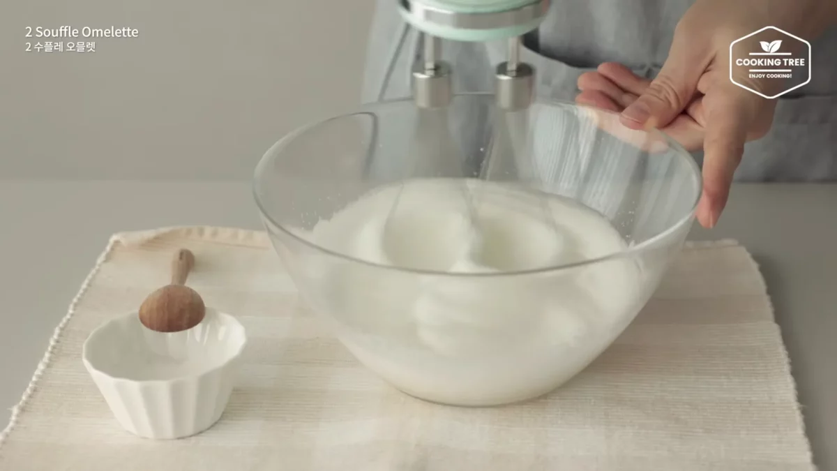 Ways to make Souffle Omelette with Eggs Easy Recipe