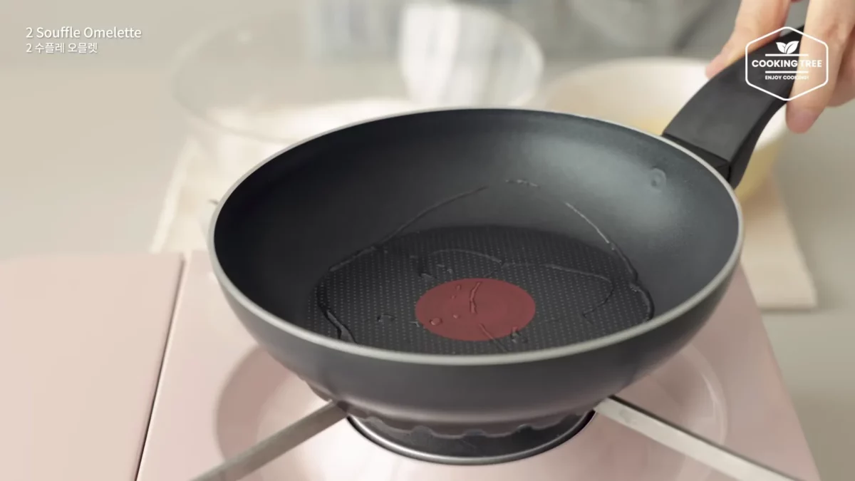 Ways to make Souffle Omelette with Eggs Easy Recipe