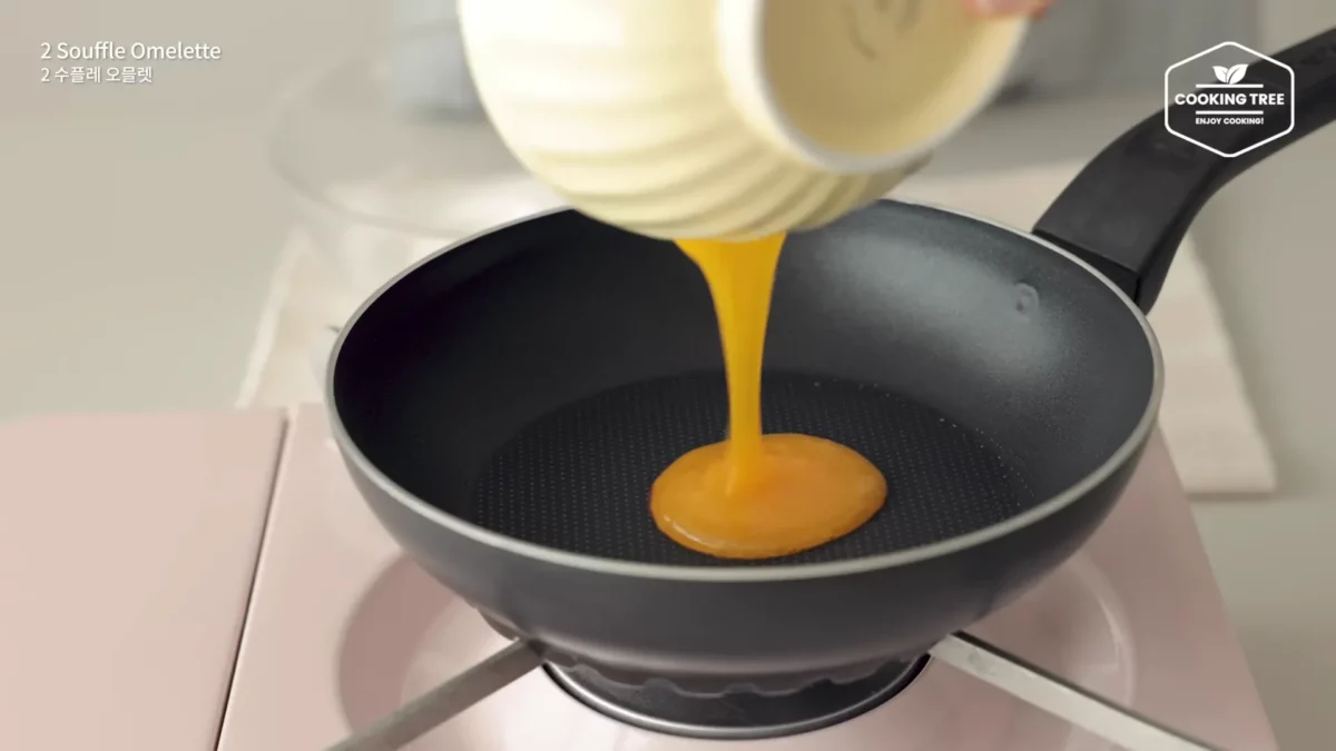 Ways to make Souffle Omelette with Eggs Easy Recipe