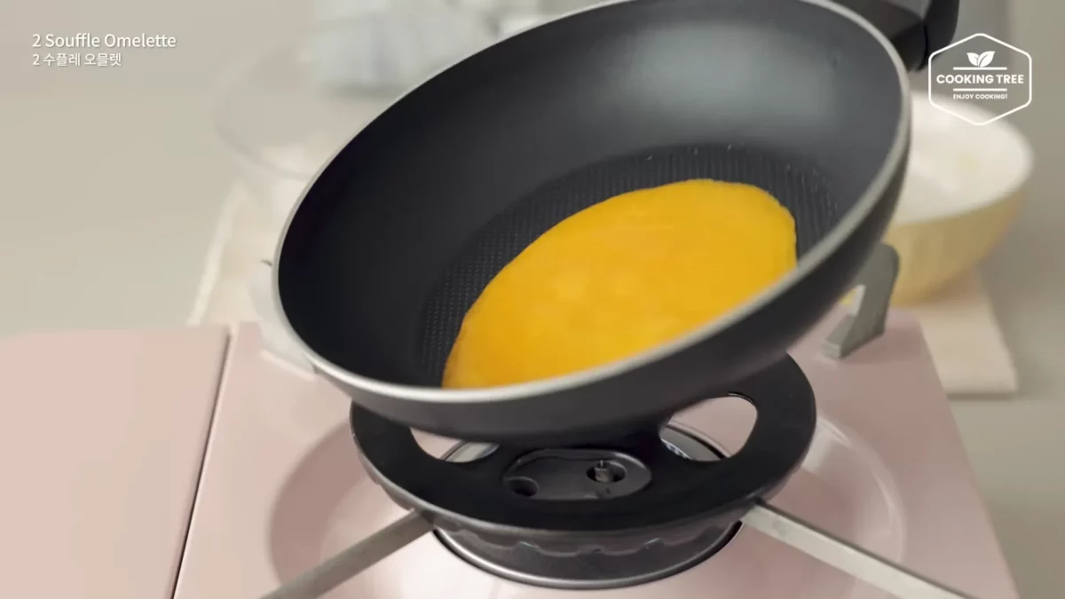 Ways to make Souffle Omelette with Eggs Easy Recipe