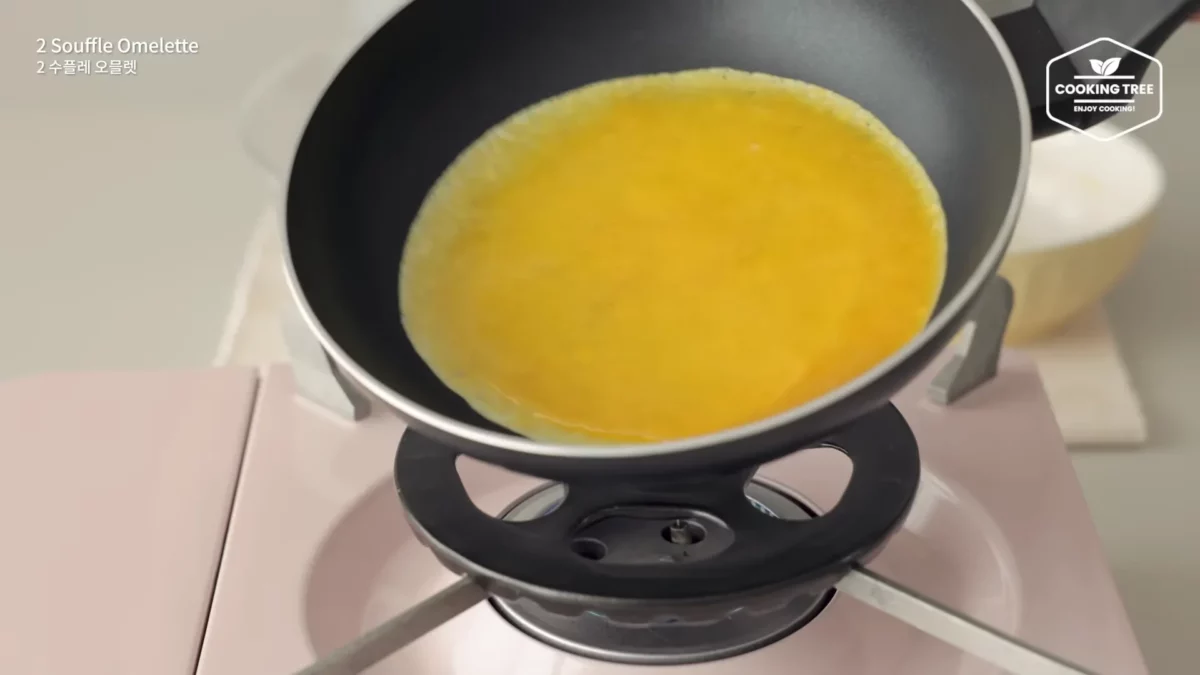 Ways to make Souffle Omelette with Eggs Easy Recipe