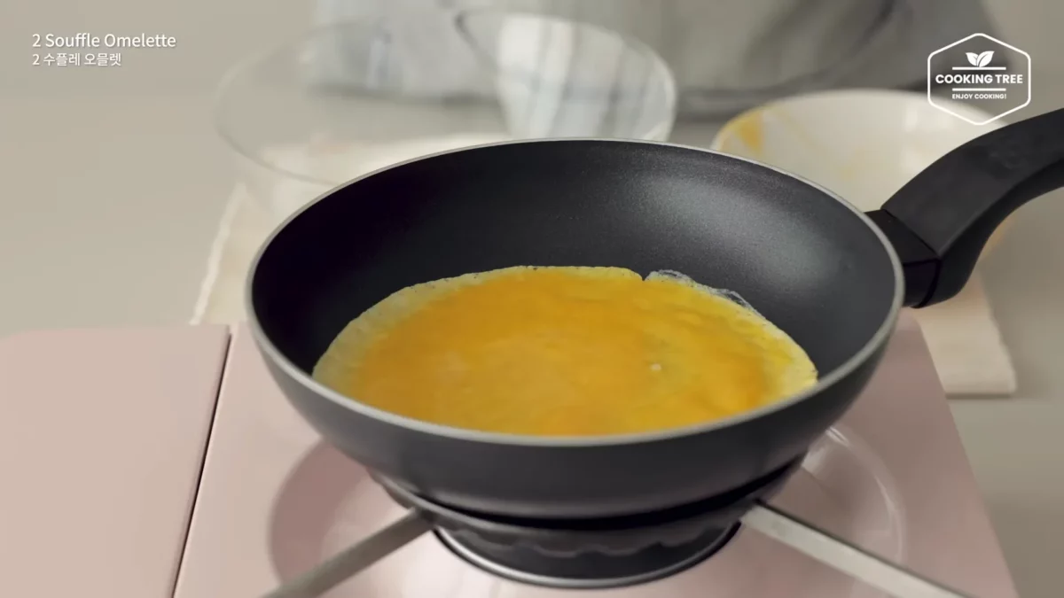 Ways to make Souffle Omelette with Eggs Easy Recipe