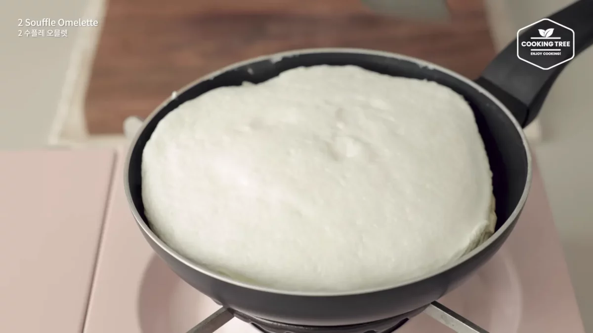 Ways to make Souffle Omelette with Eggs Easy Recipe