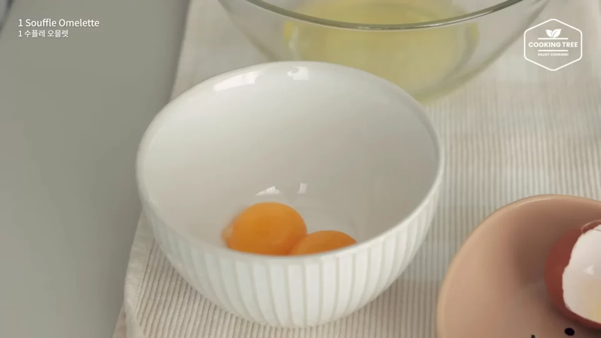 Ways to make Souffle Omelette with Eggs Easy Recipe