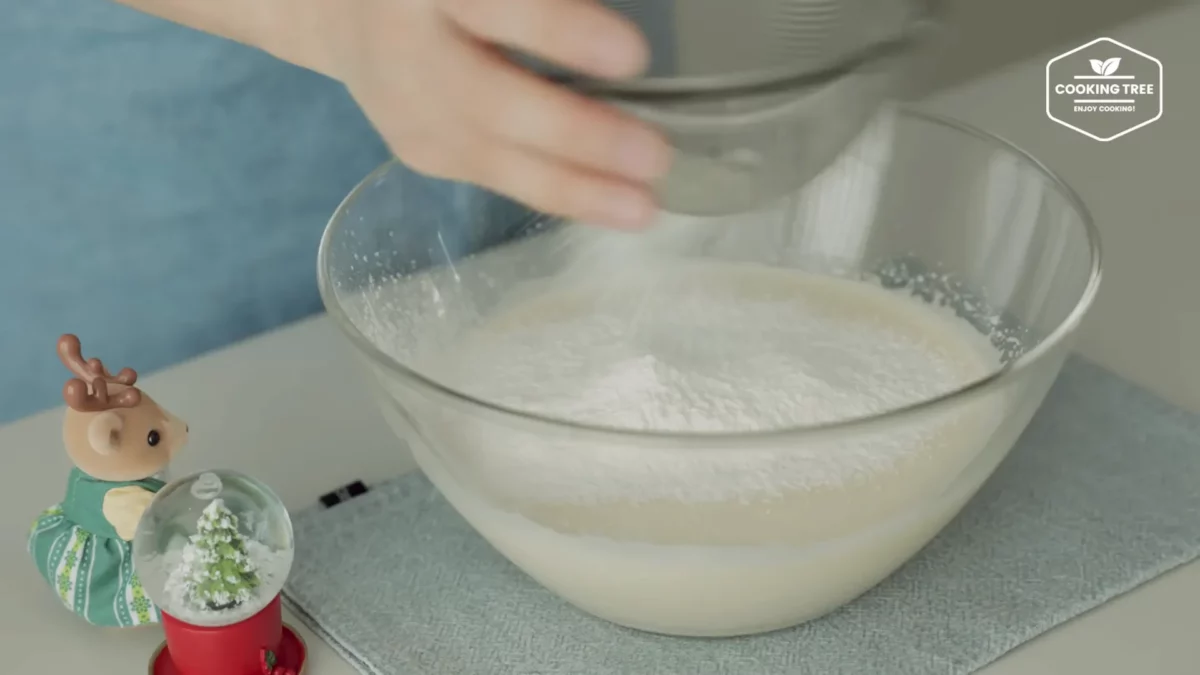 Christmas Strawberry Mug Cake Recipe