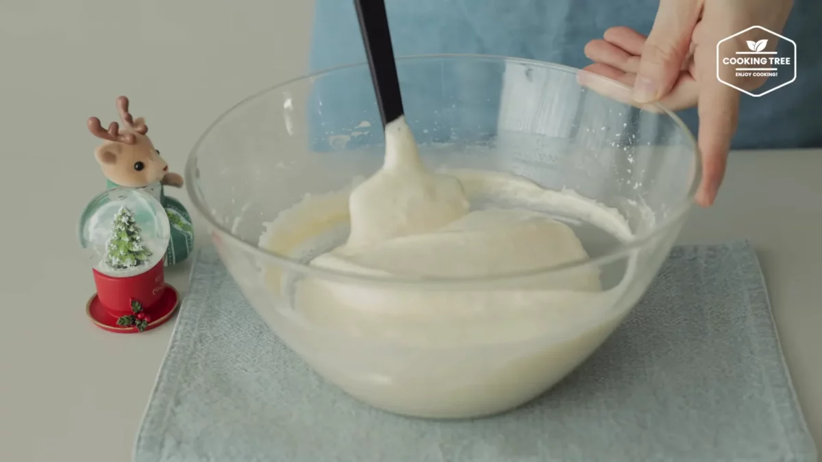 Christmas Strawberry Mug Cake Recipe