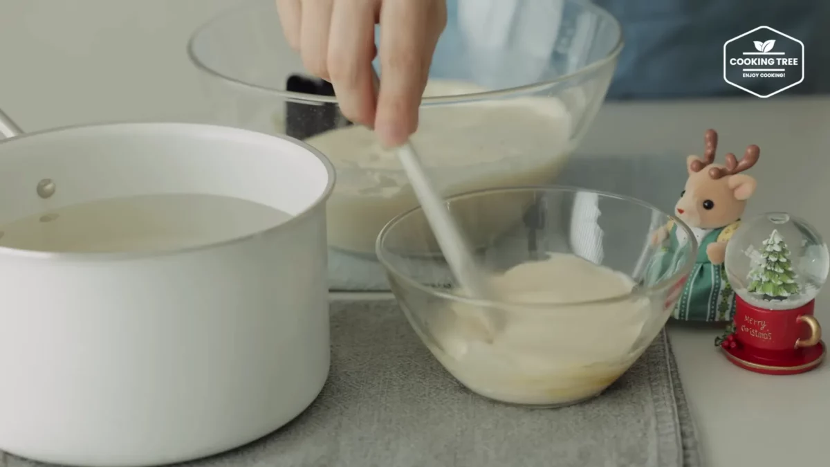 Christmas Strawberry Mug Cake Recipe