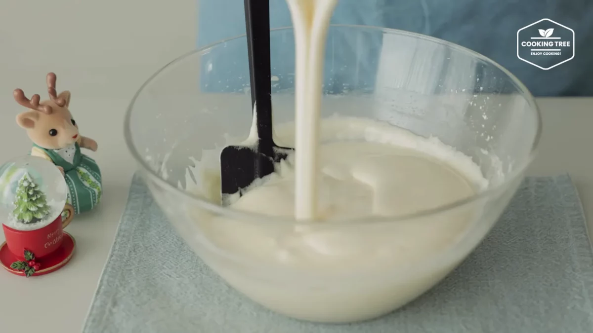 Christmas Strawberry Mug Cake Recipe