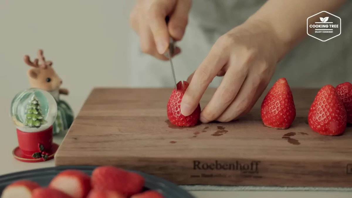 Christmas Strawberry Mug Cake Recipe