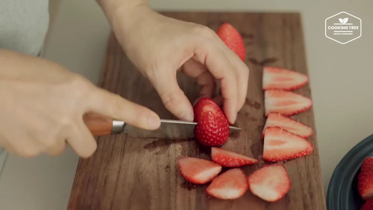 Christmas Strawberry Mug Cake Recipe
