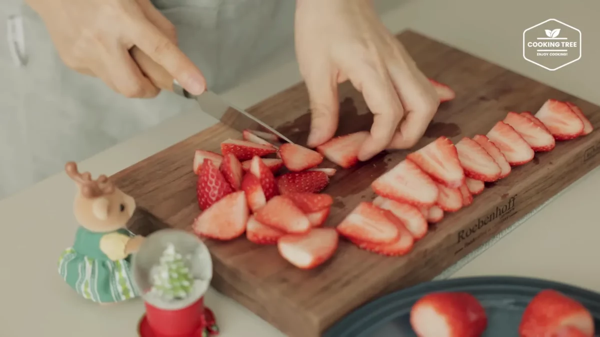Christmas Strawberry Mug Cake Recipe