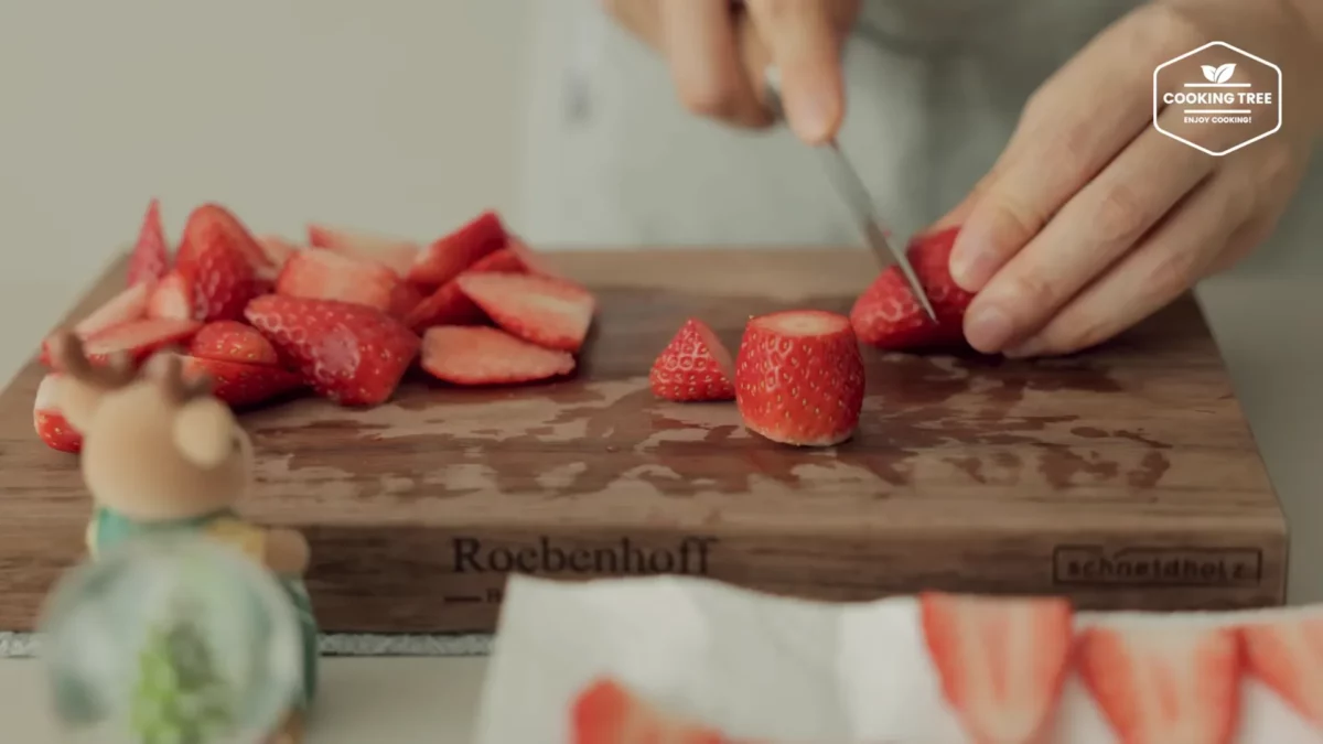 Christmas Strawberry Mug Cake Recipe