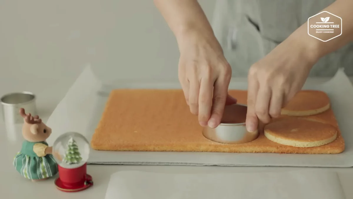 Christmas Strawberry Mug Cake Recipe