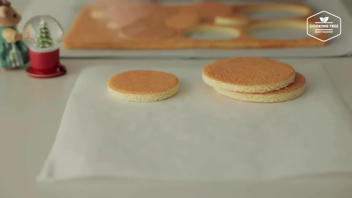 Christmas Strawberry Mug Cake Recipe