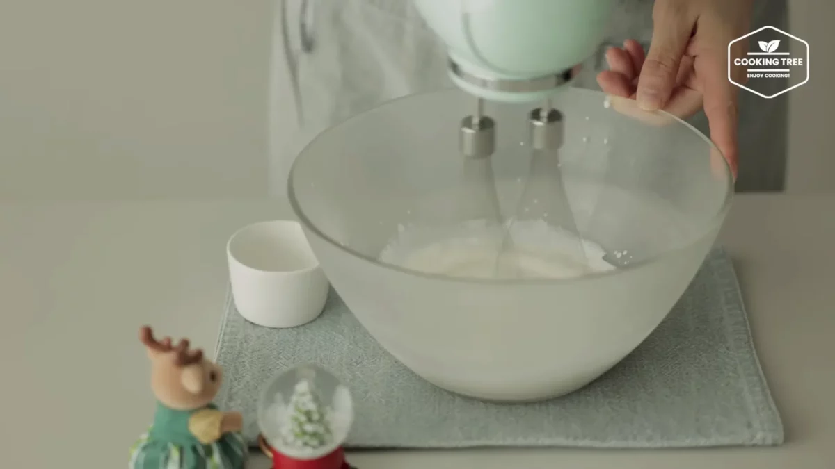 Christmas Strawberry Mug Cake Recipe