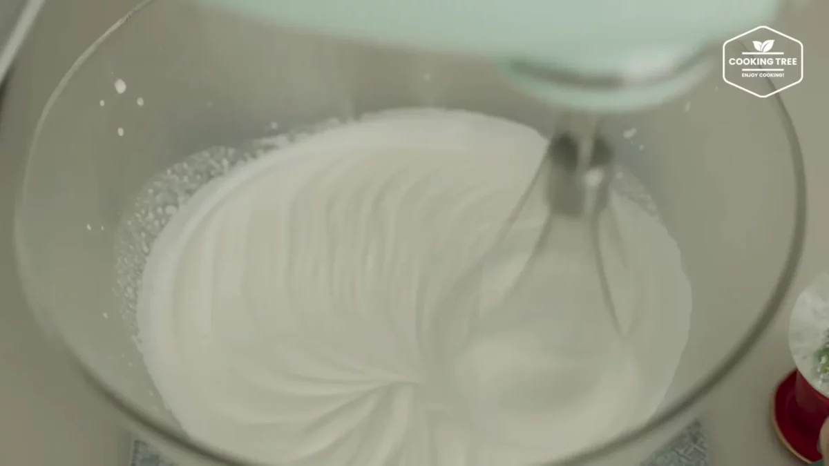 Christmas Strawberry Mug Cake Recipe