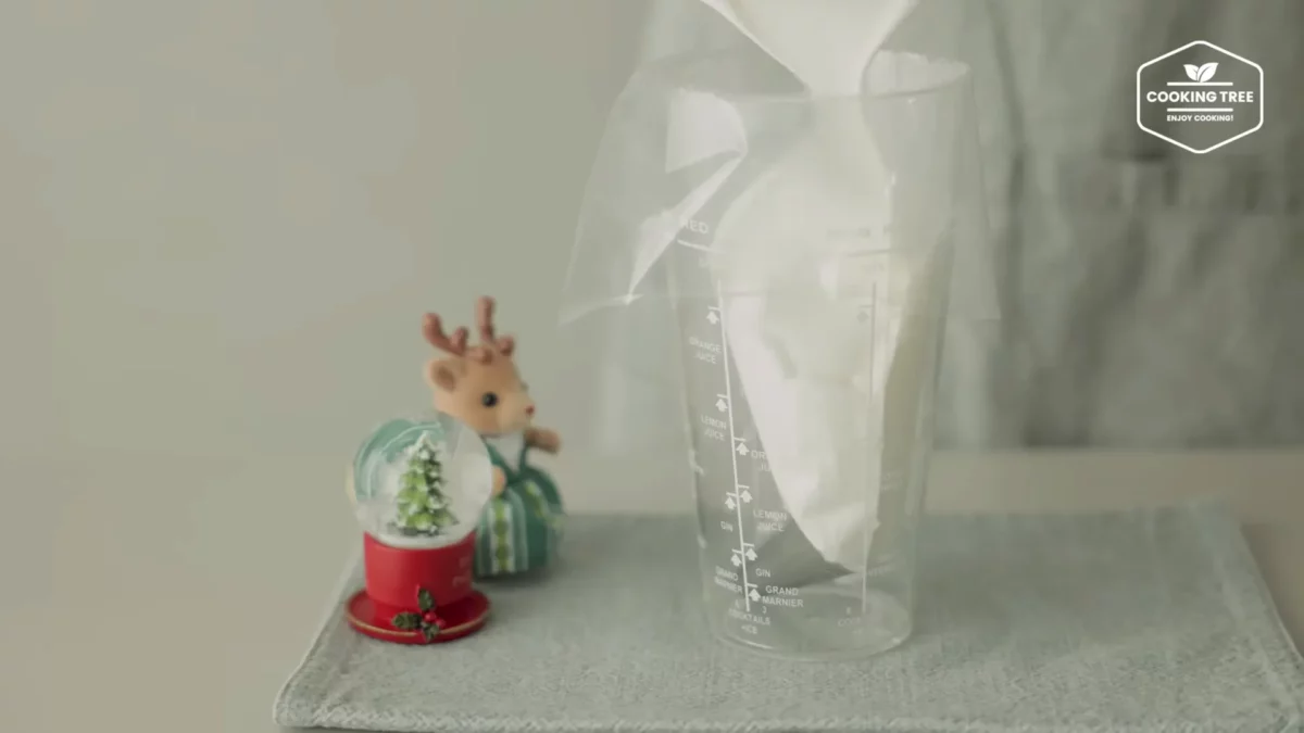 Christmas Strawberry Mug Cake Recipe