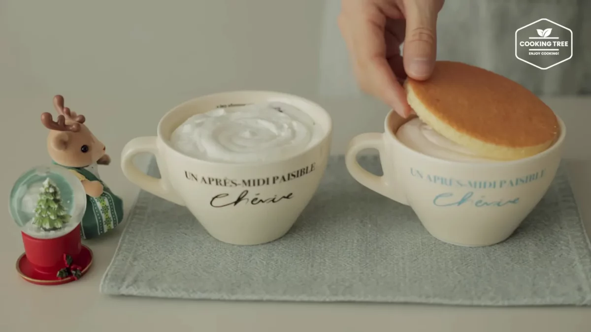 Christmas Strawberry Mug Cake Recipe