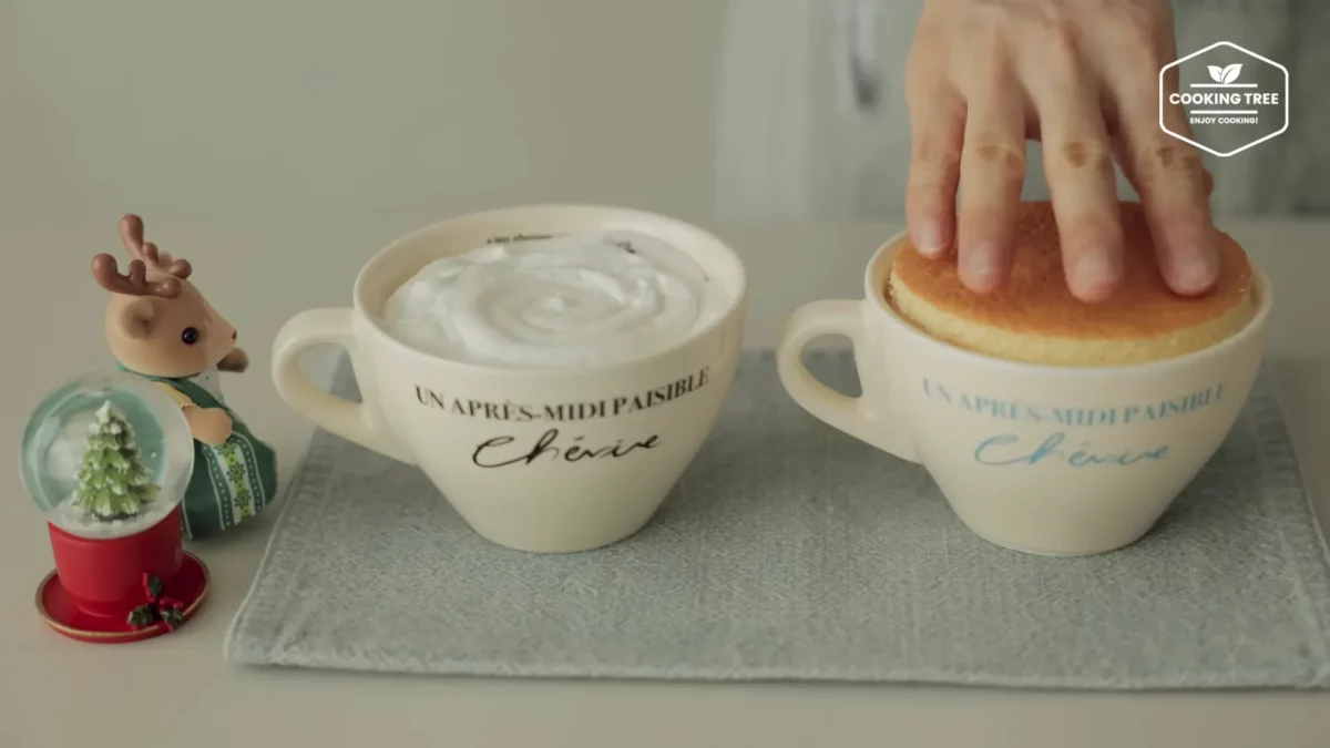 Christmas Strawberry Mug Cake Recipe