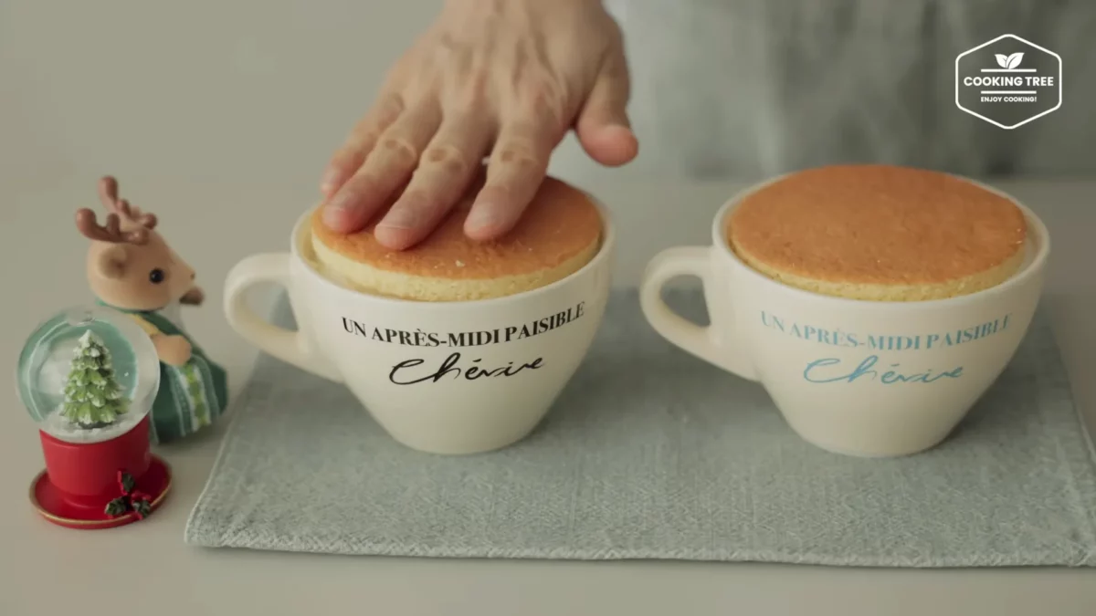 Christmas Strawberry Mug Cake Recipe