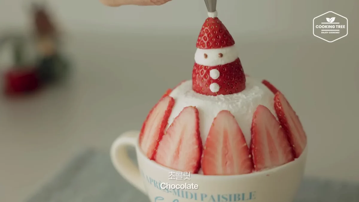 Christmas Strawberry Mug Cake Recipe