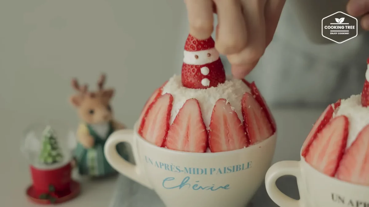 Christmas Strawberry Mug Cake Recipe