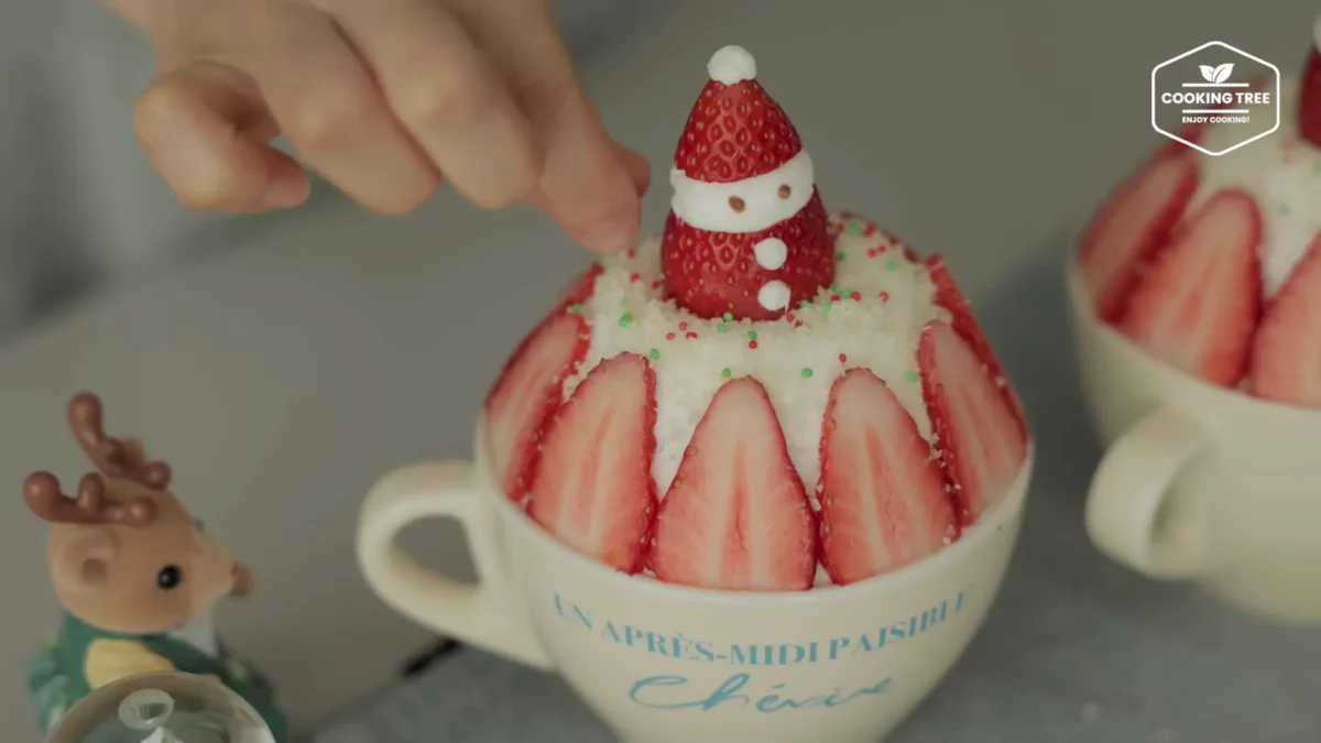 Christmas Strawberry Mug Cake Recipe