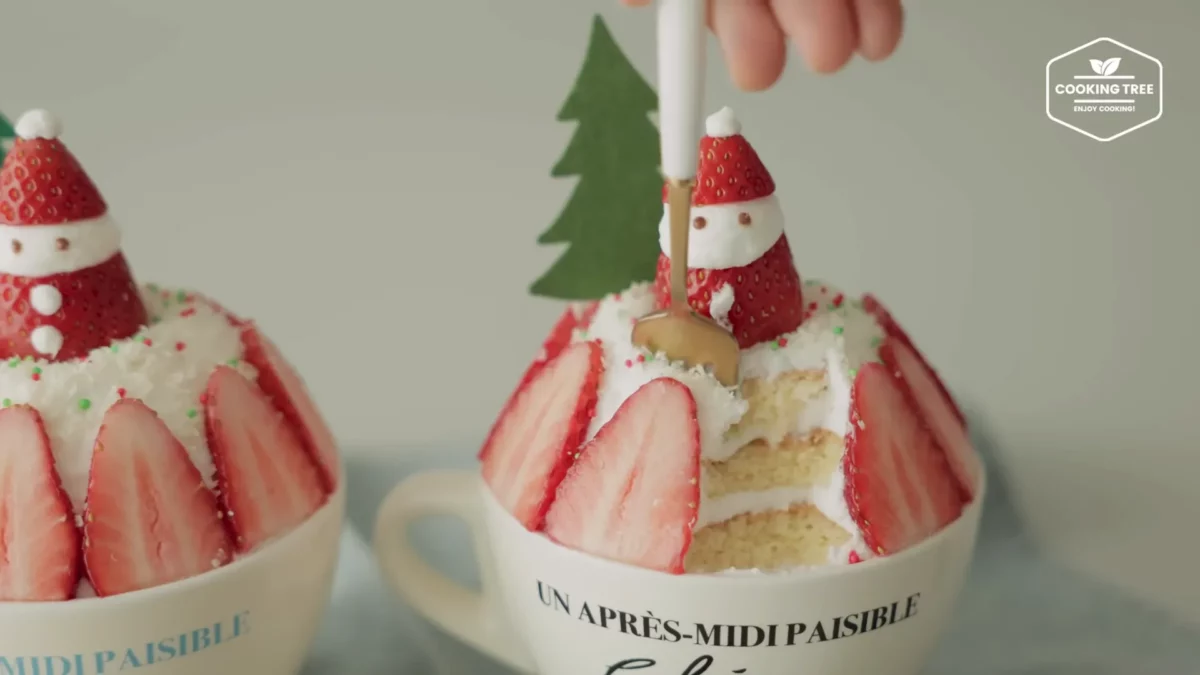 Christmas Strawberry Mug Cake Recipe