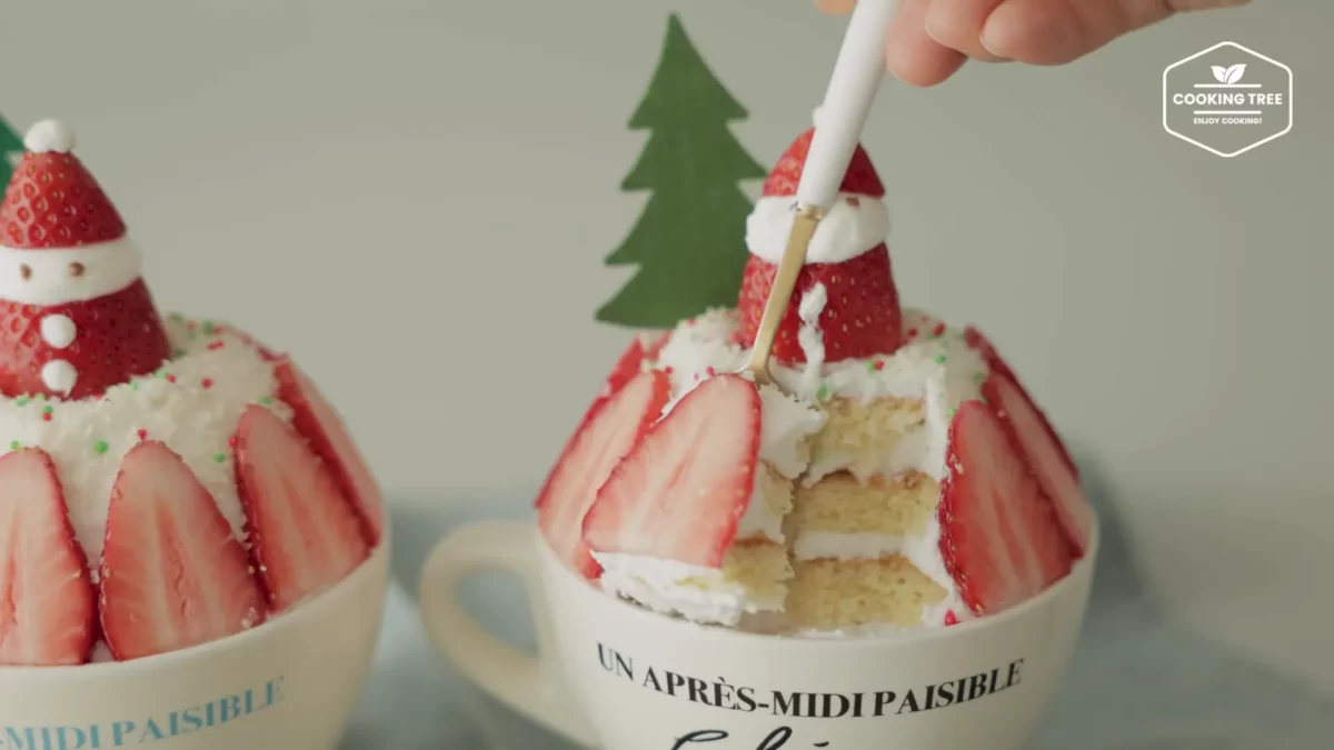 Christmas Strawberry Mug Cake Recipe