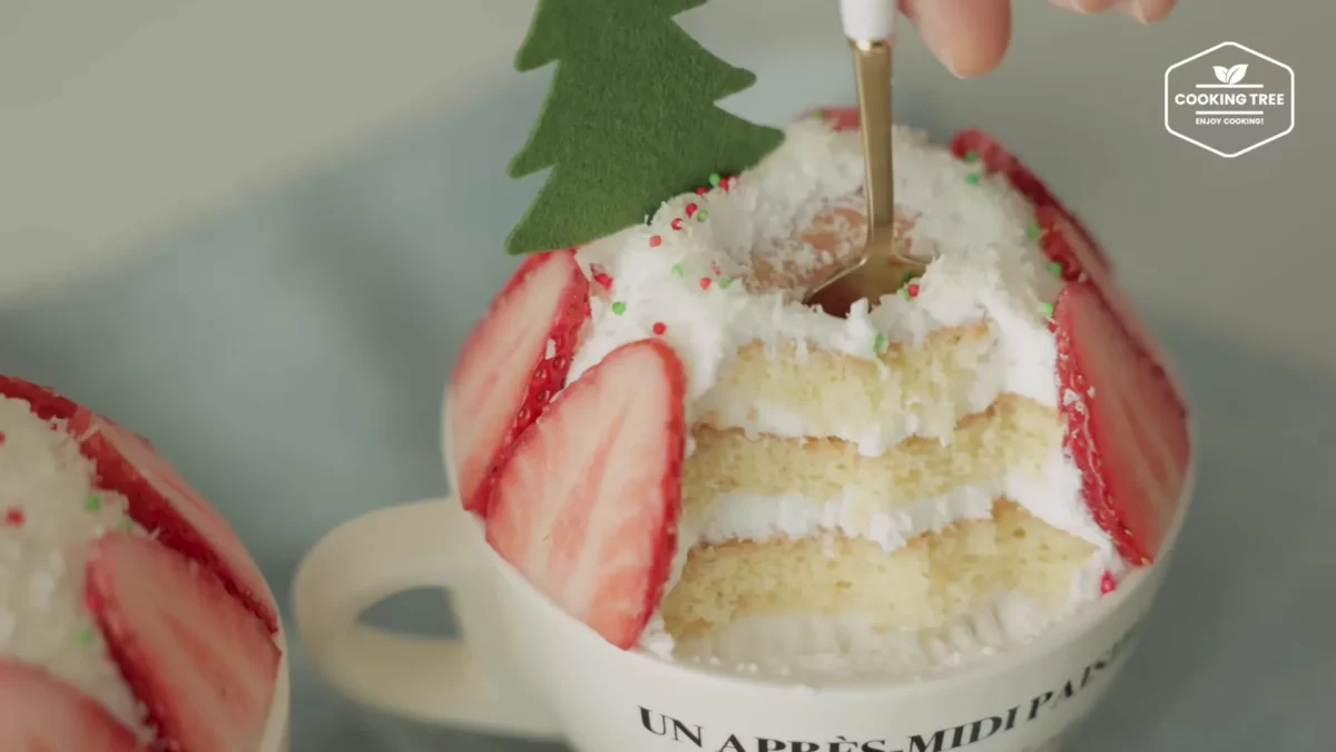 Christmas Strawberry Mug Cake Recipe