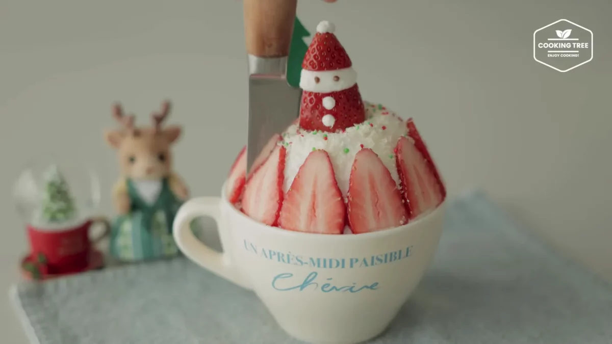 Christmas Strawberry Mug Cake Recipe