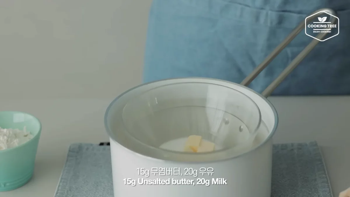 Christmas Strawberry Mug Cake Recipe