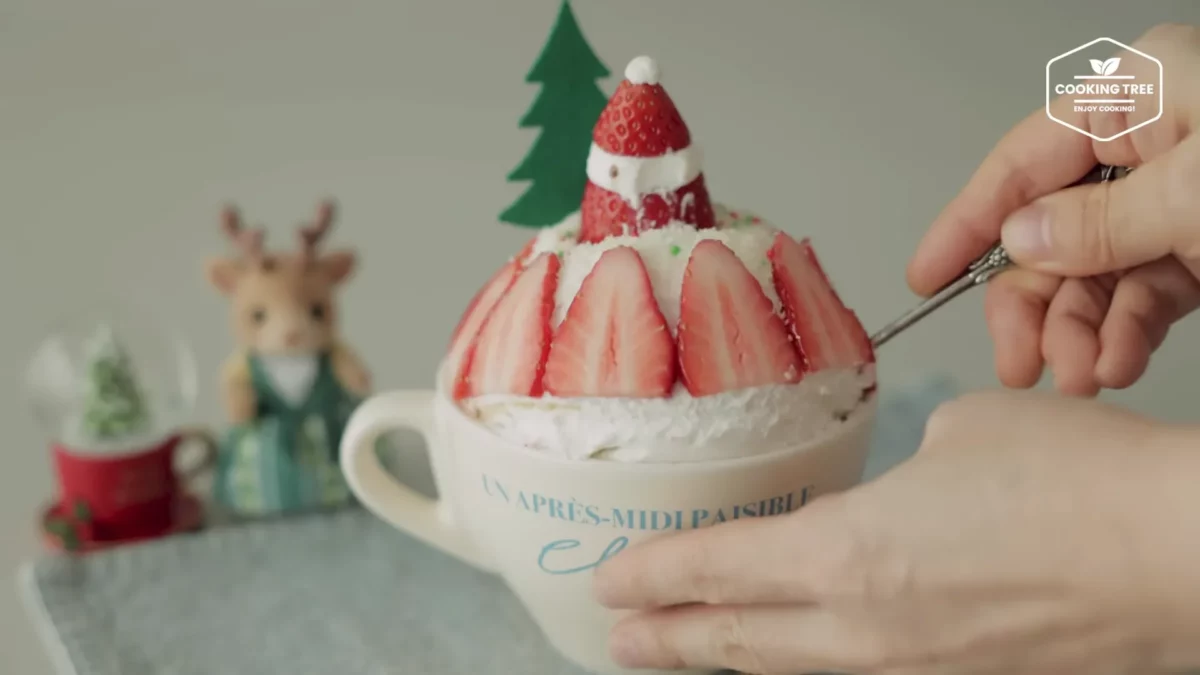 Christmas Strawberry Mug Cake Recipe