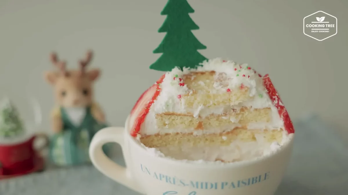 Christmas Strawberry Mug Cake Recipe