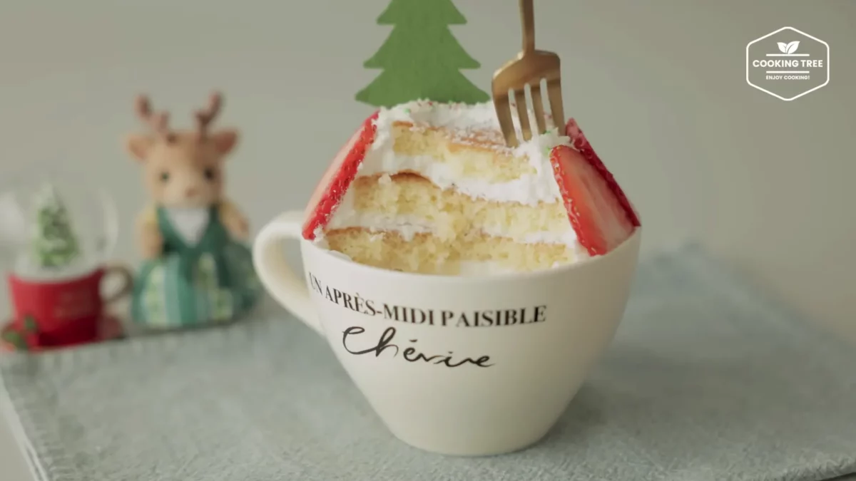 Christmas Strawberry Mug Cake Recipe