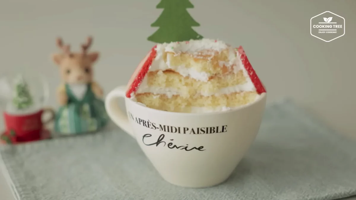 Christmas Strawberry Mug Cake Recipe
