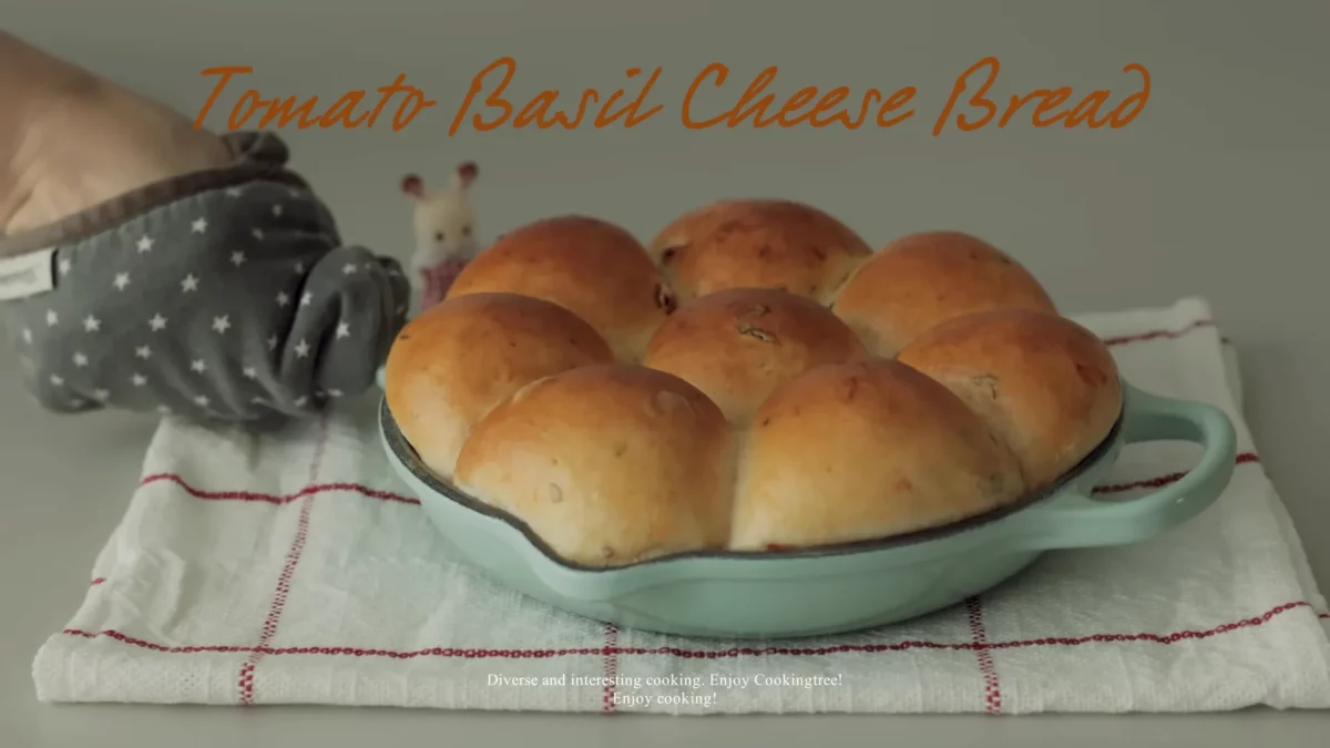 Soft Tomato Basil Cheese Bread