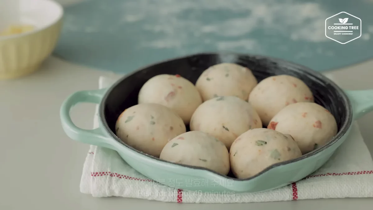 Soft Tomato Basil Cheese Bread