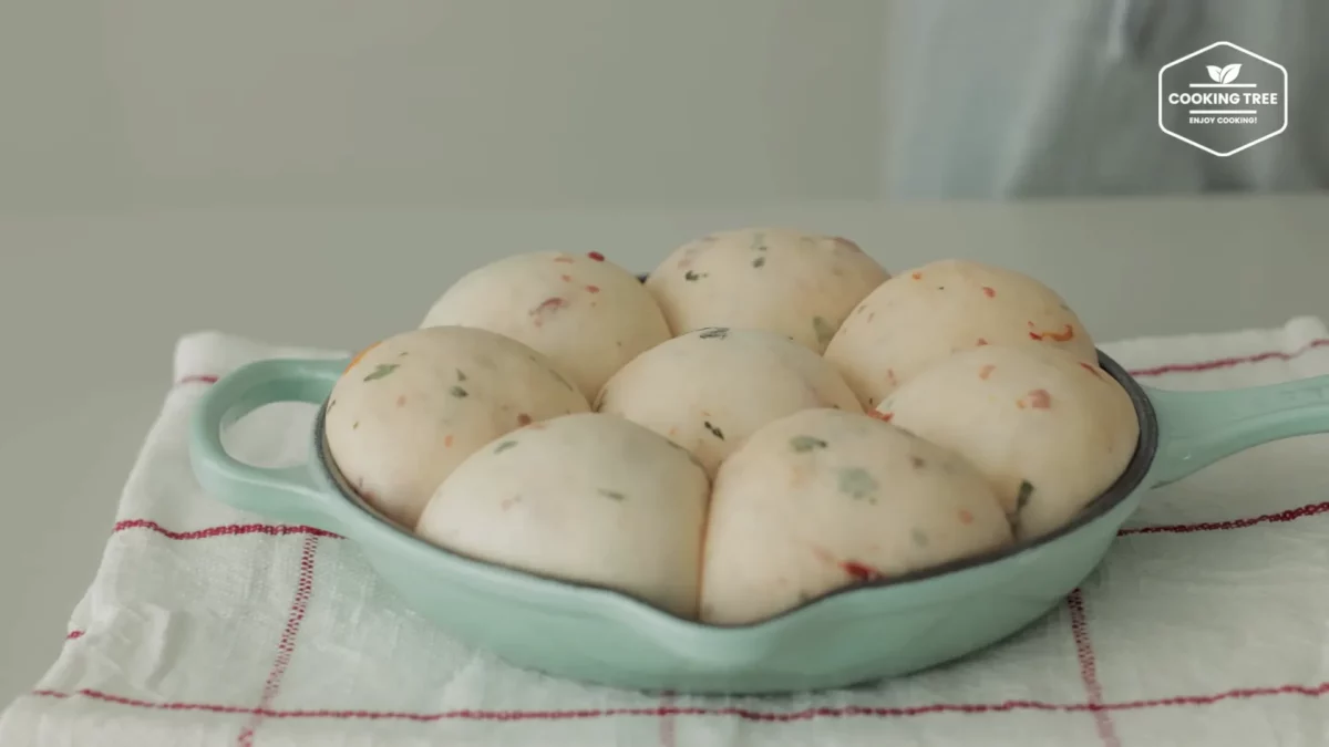Soft Tomato Basil Cheese Bread