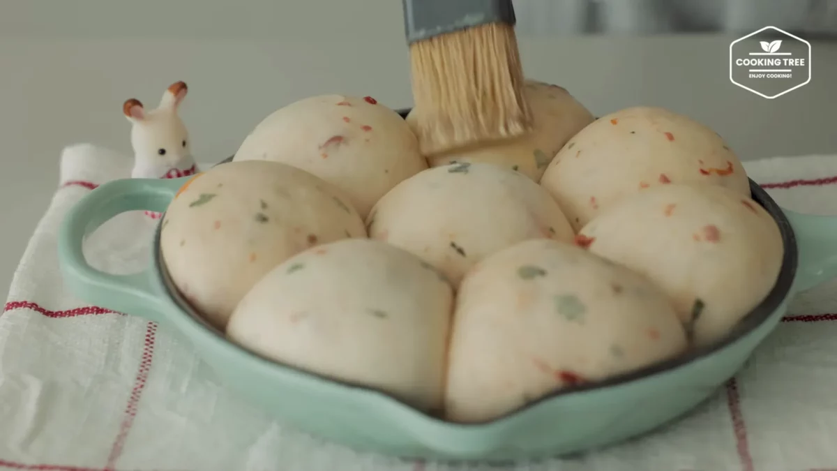 Soft Tomato Basil Cheese Bread