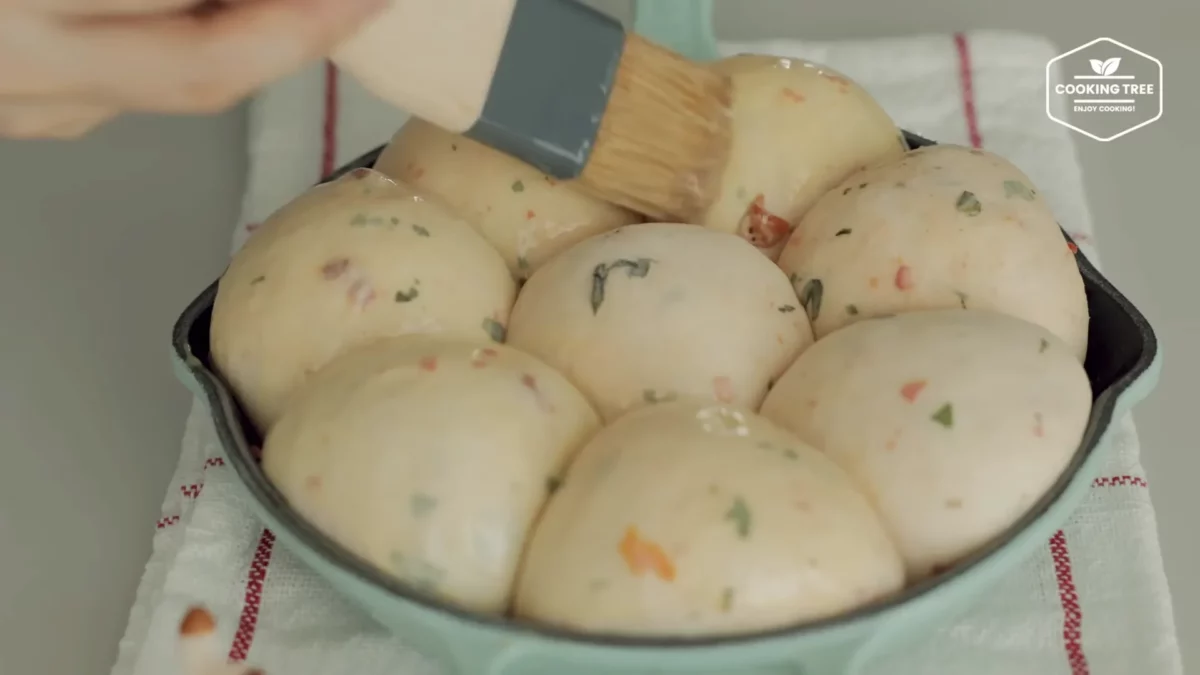 Soft Tomato Basil Cheese Bread